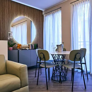 https://monet-golden-house.italymilanhotels.net