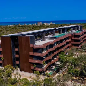 https://apt-cozy-5-minutes-from-beach.quintano-roohotels.com