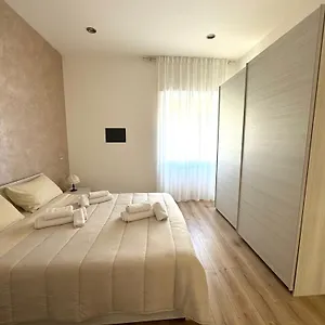 https://maddalena-means-home.it-romehotels.com