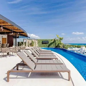 https://shore.quintano-roohotels.com